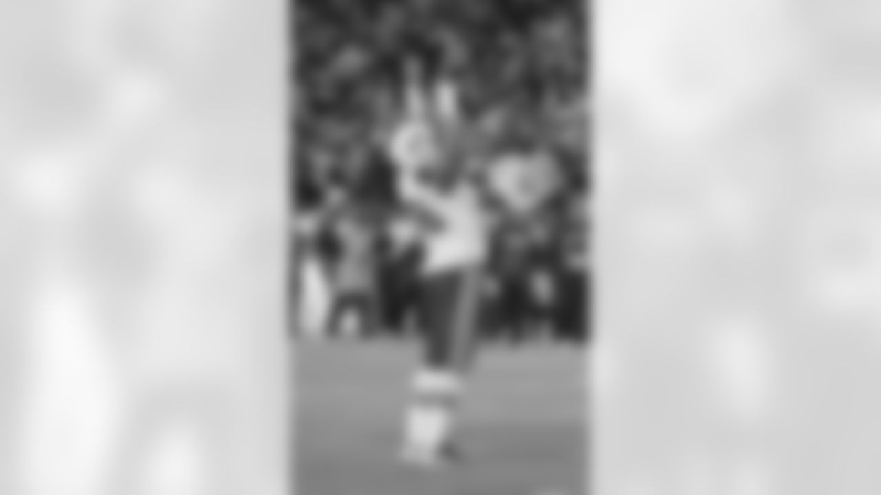 Wayne Hunter Photos