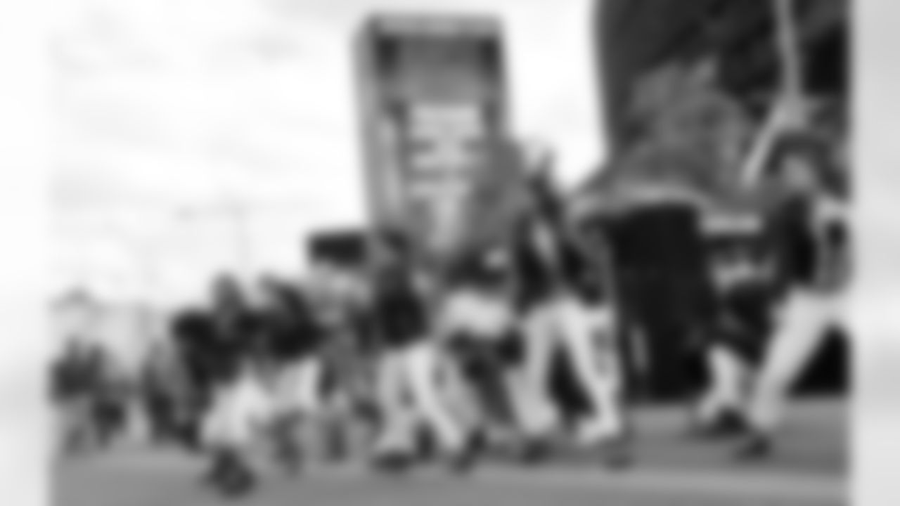 Jets vs Jaguars: Hispanic Heritage Day, Fans, and Celebrities