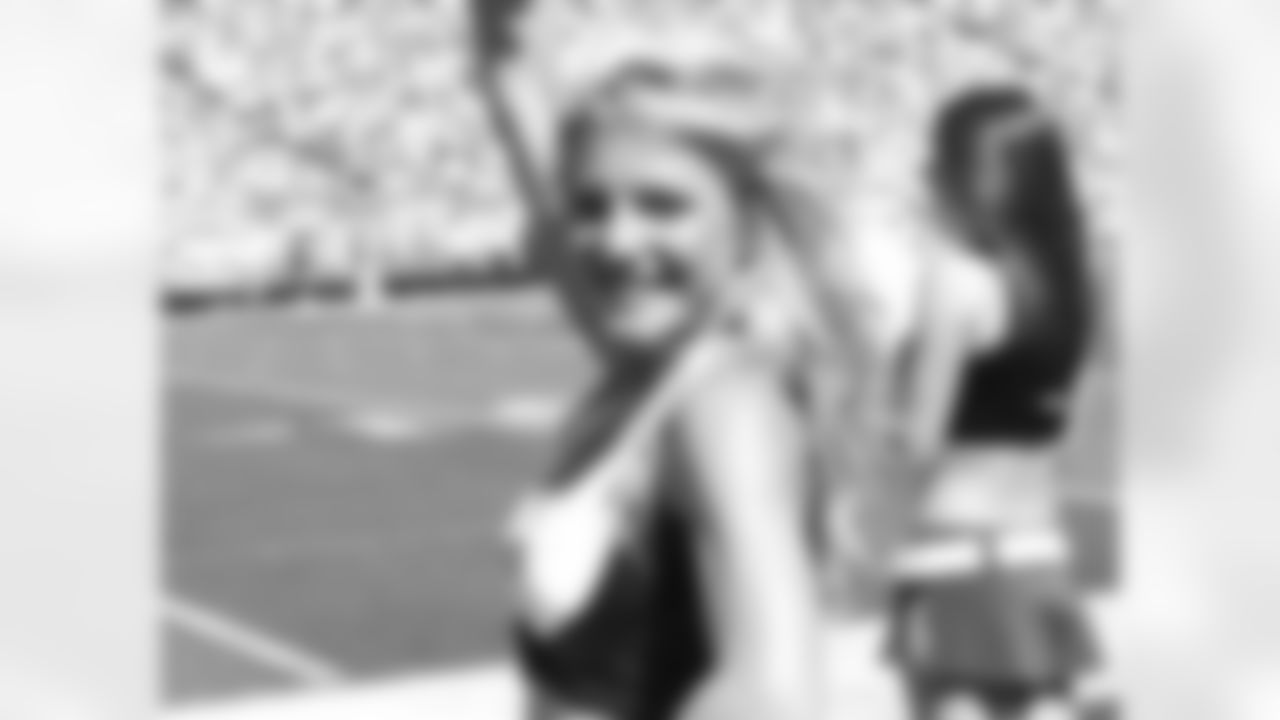 Nicole 2009 Flight Crew Member Photos