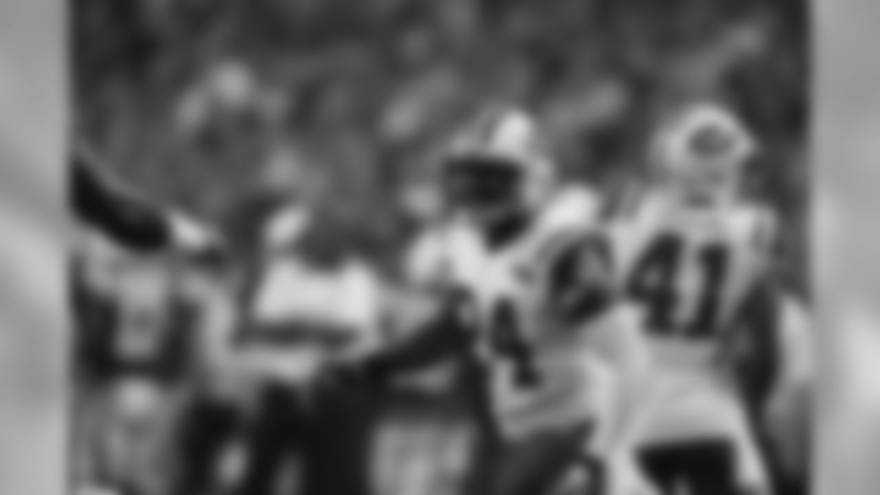 Revis happy 092115-Al Pereira (1)