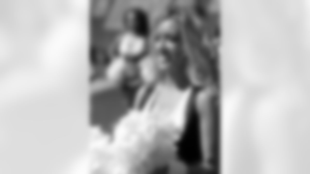 Lauren Z. 2009 Flight Crew Member Photos