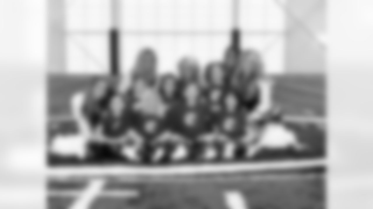 2010 NY Jets Junior Flight Crew Photo Shoot