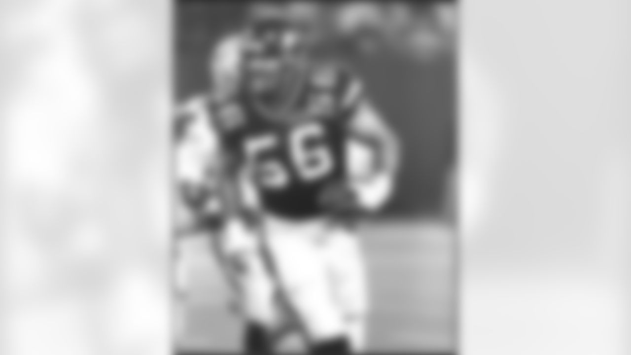 Known for racking up the sacks, DE Jeff Lageman returns his only career interception in a 45-7 blowout win for the Jets on 9/26/93 in the Meadowlands.