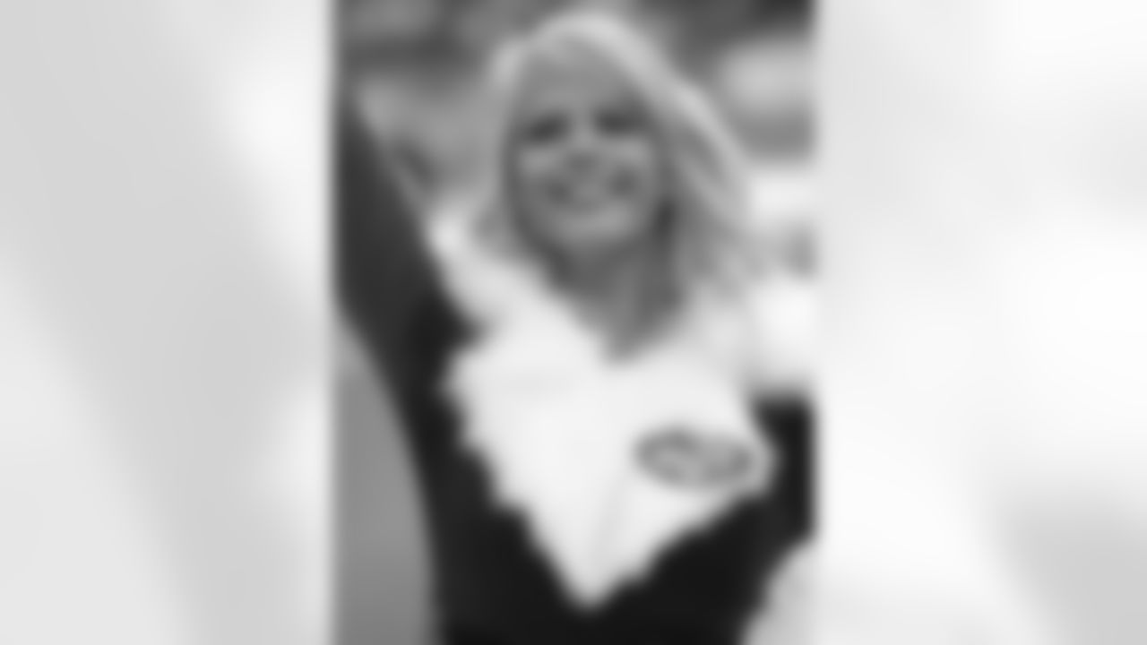 2009 Week 14 Jets vs Atlanta Flight Crew Photos