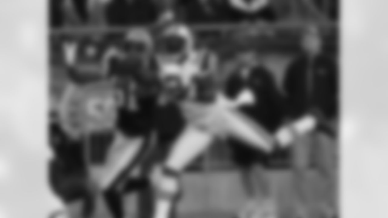 2009 Week 11 Jets at Patriots Photos