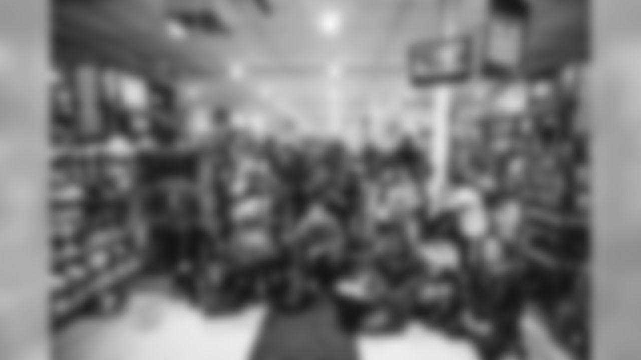 E_SNY_3587