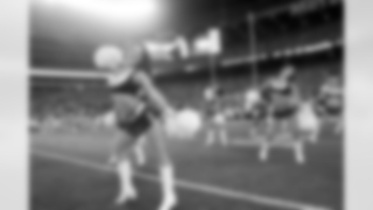 New York Jets Flight Crew: Jets vs Cowboys