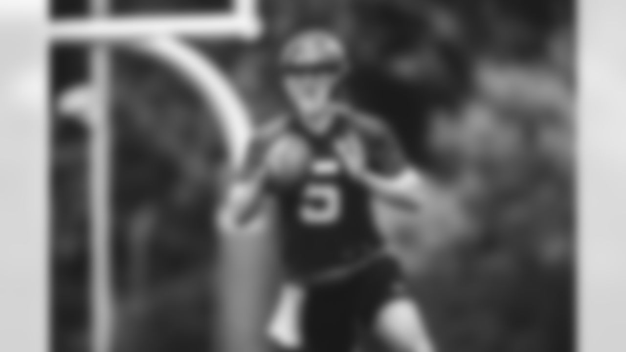 QB Mike White