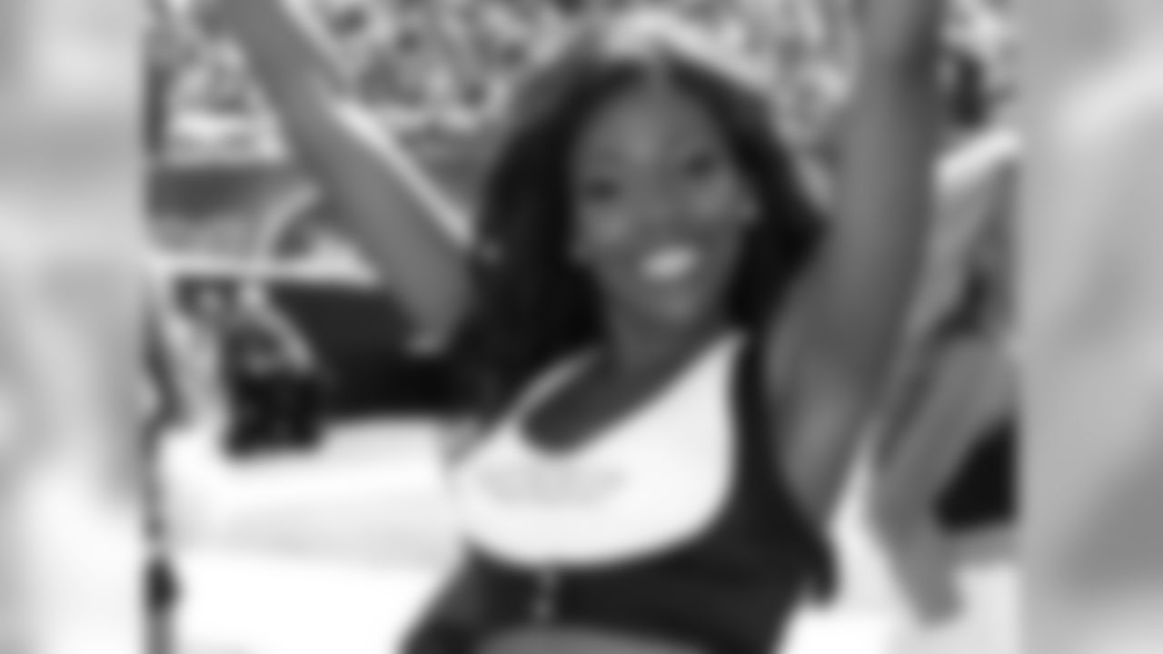 Jasmine 2009 Flight Crew Member Photos