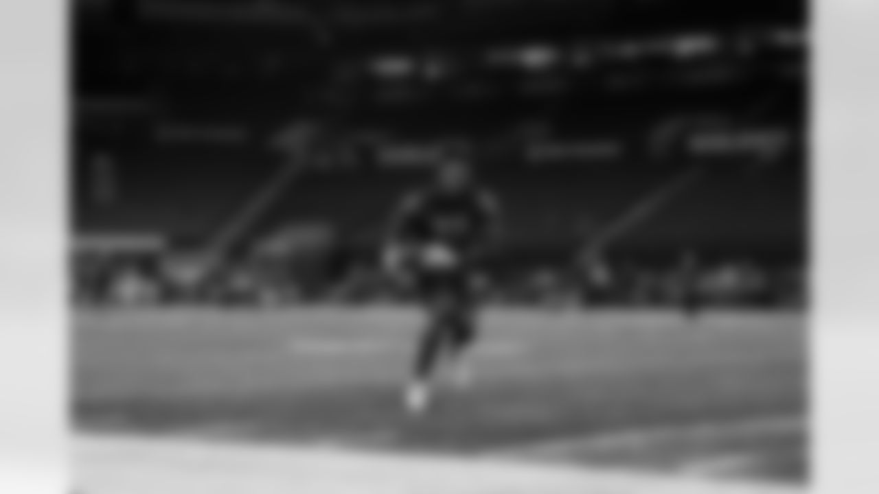 Utah linebacker Devin Lloyd (22) runs with the ball during the 2022 Scouting Combine on Saturday, March 5, 2022 in Indianapolis, Indiana. (Ben Liebenberg/NFL)