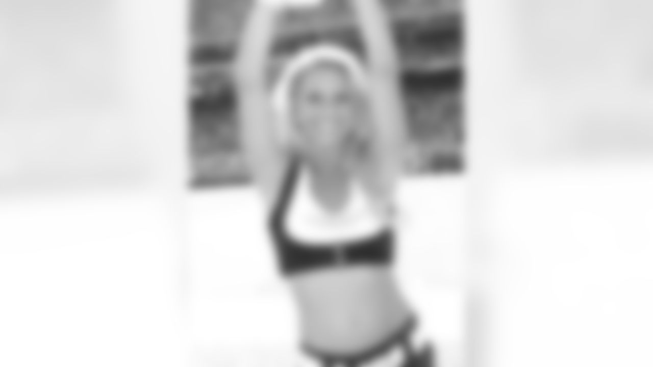 Jennifer 2009 Flight Crew Member Photos
