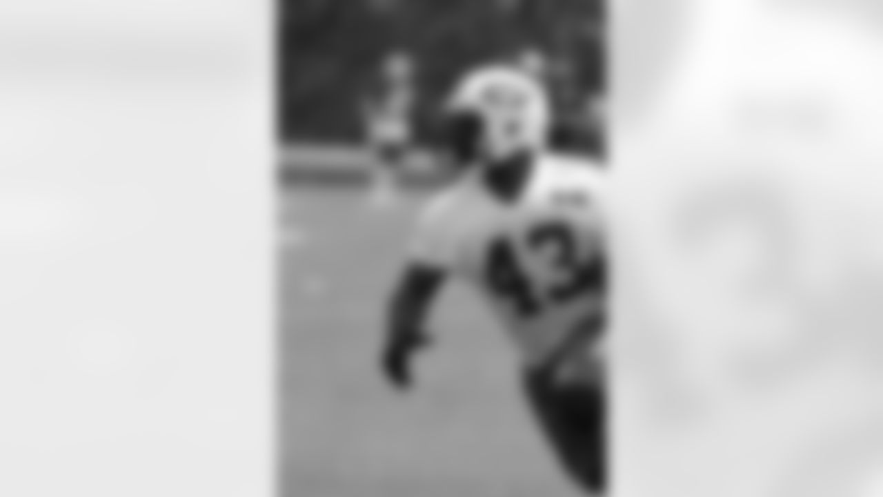 J.C. Copeland, an undrafted free agent out of LSU in 2014, signed a contract after participating in the Jets rookie minicamp. Copeland spent the past year at LSU, finishing up his degree in sports administration. Originally a defensive end, the 5'11", 260-pound Copeland is a big dude.