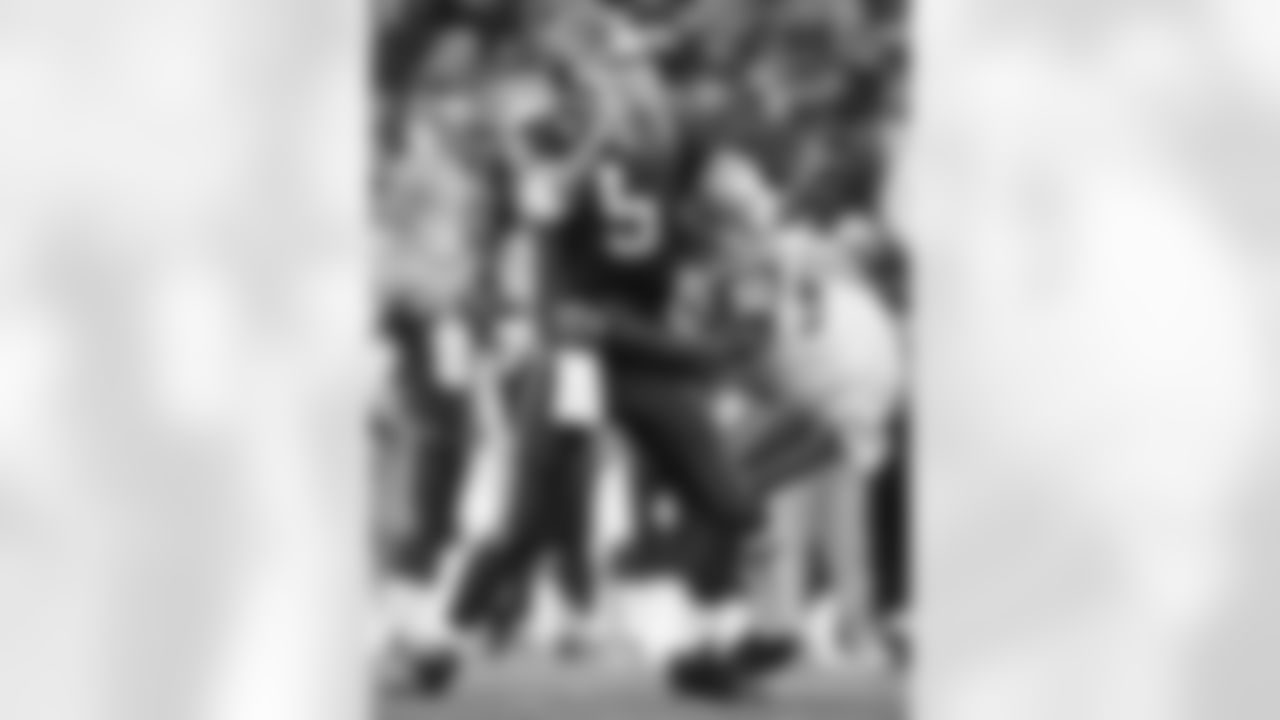 Shaun Ellis Photos