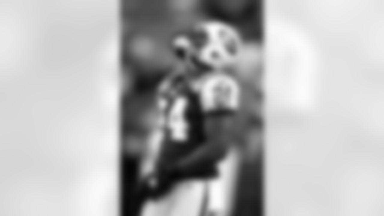 Darrelle Revis Photos