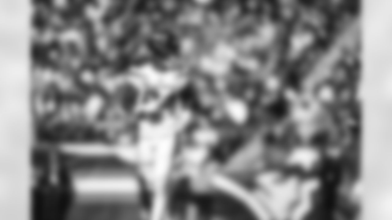 E_SNY30440