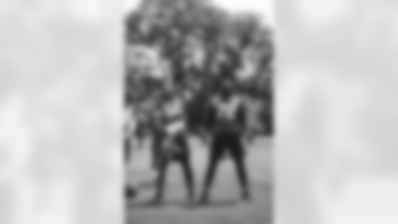 DL Jermaine Johnson & DL Micheal Clemons
