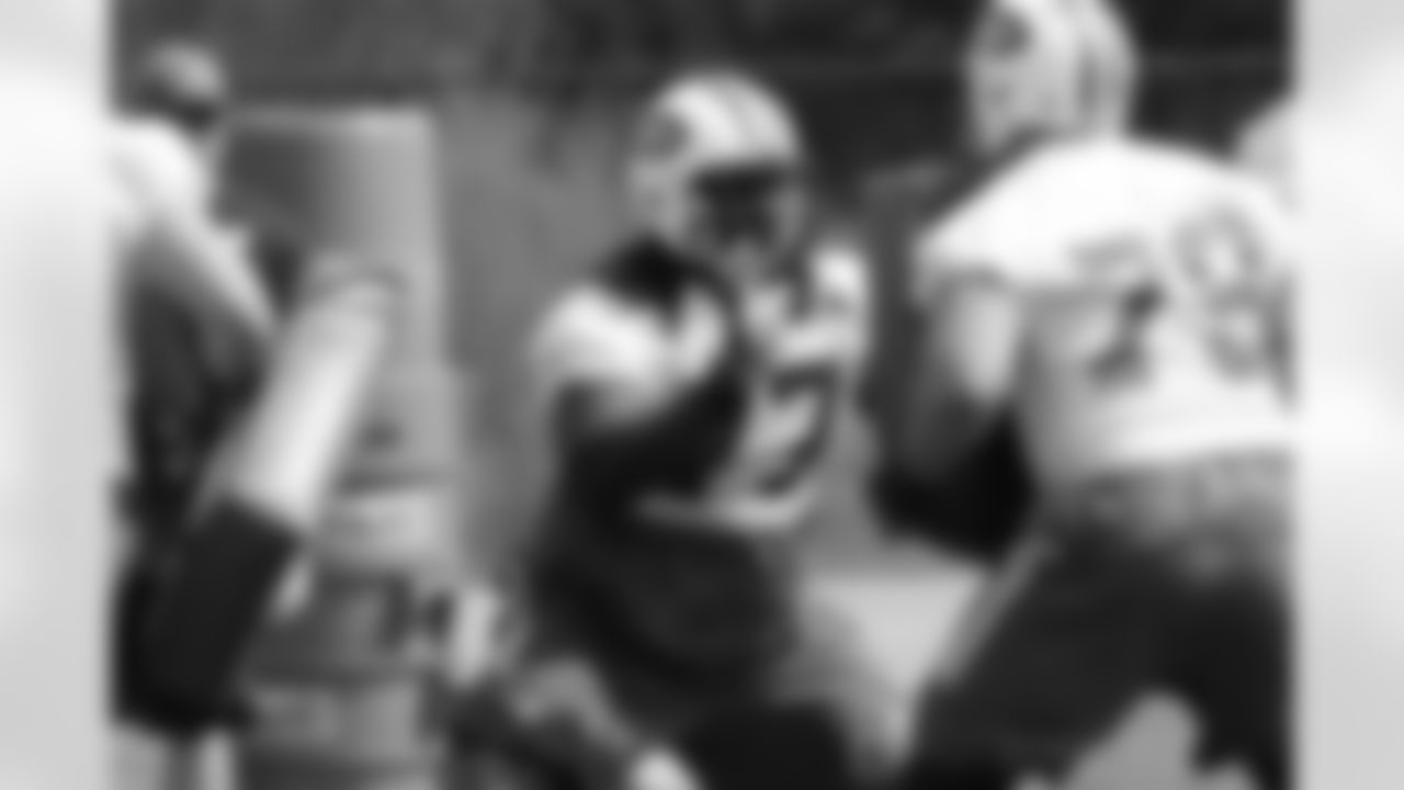 A first-round pick of the Seahawks in 2011, James Carpenter joined the Jets after making 44 starts for the 'Hawks the past four years. Last season, the 6'5", 320-pound Carpenter started 13 regular season games and three postseason contests at LG for the Seahawks. A mauler, Carpenter will line up at LG with the starters in training camp. "James is a heck of a player. He's got all the physical skills," said C Nick Mangold. "It's neat seeing his perspective coming in."
