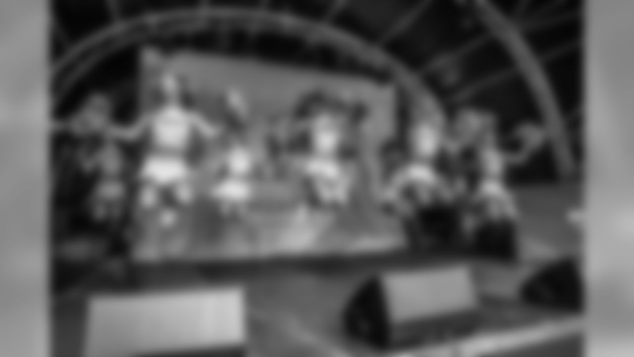 NFL_PICADILLY_MGJ-116