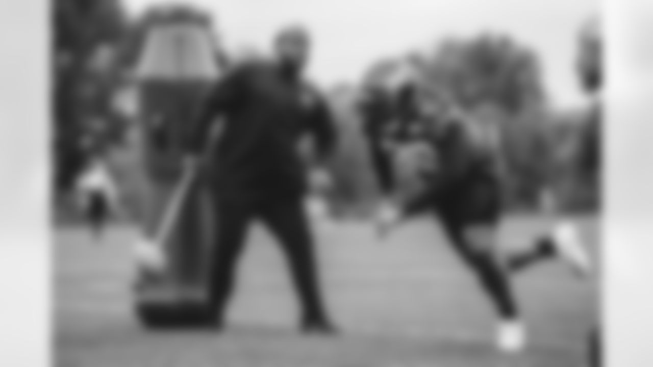 DL Vinny Curry