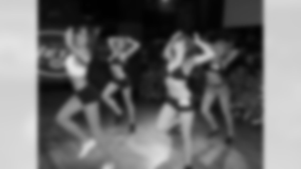 2009 Flight Crew Final Audition Photos