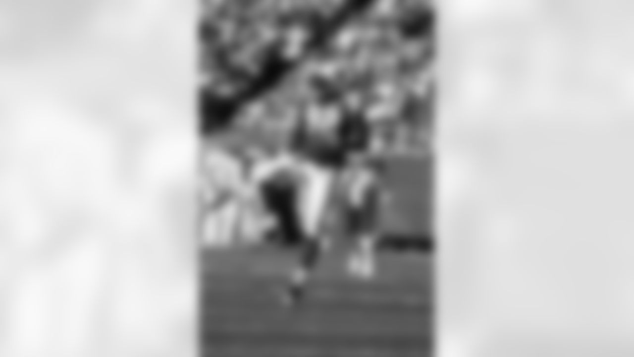 Shaun Ellis Photos