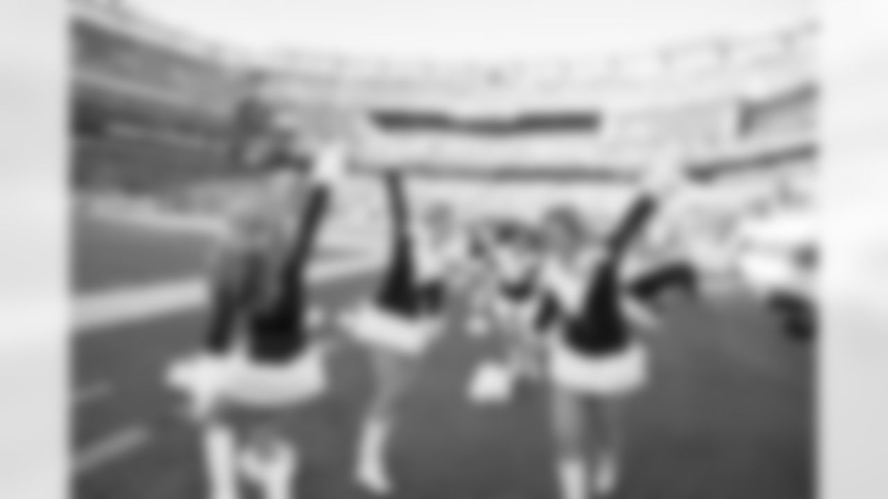 New York Jets Flight Crew: Jets vs Giants
