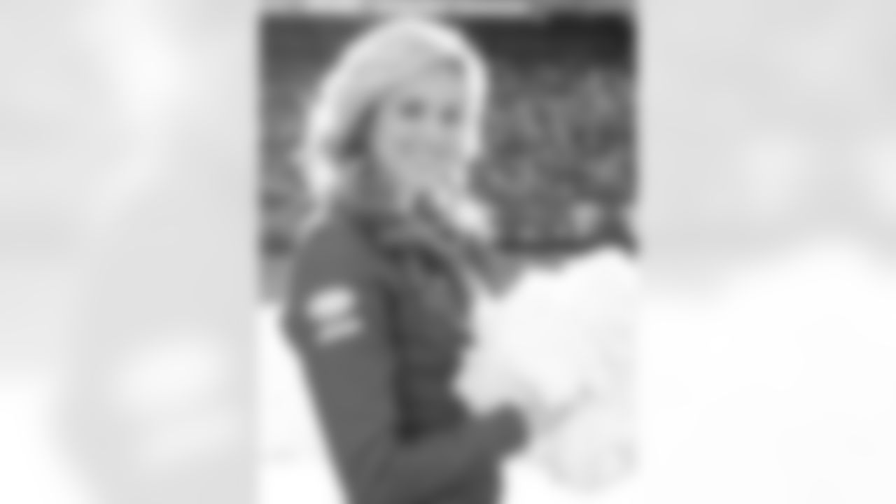2009 Week 11 Jets vs Panthers Flight Crew Photos