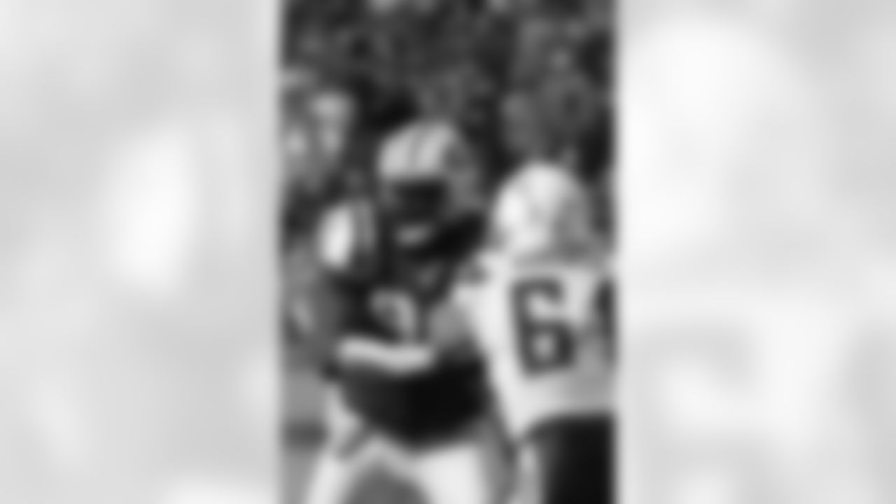 2011 Regular Season Week 7 Jets vs. Chargers Game Photos