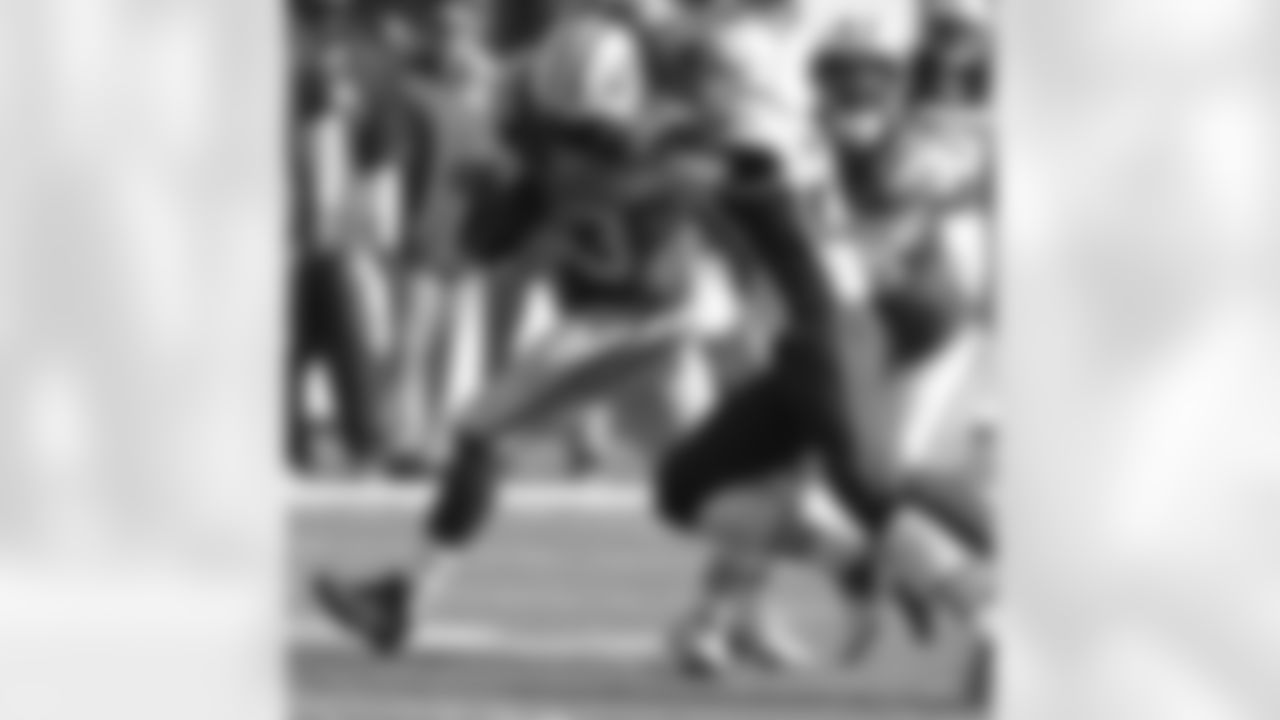 Chris Ivory pounded the rock in last season's win over the Patriots. He carried the ball 34 times for 104 yards and played a large part in the near 23-minute time of possession advantage for the Green & White. After the lowest rushing total (31 yards) in the Rex Ryan era, look for Ivory to play a major role in this offense.