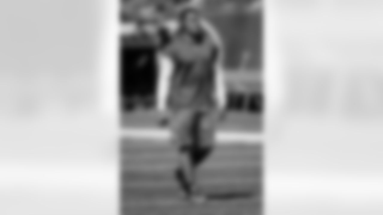 Dustin Keller Photos