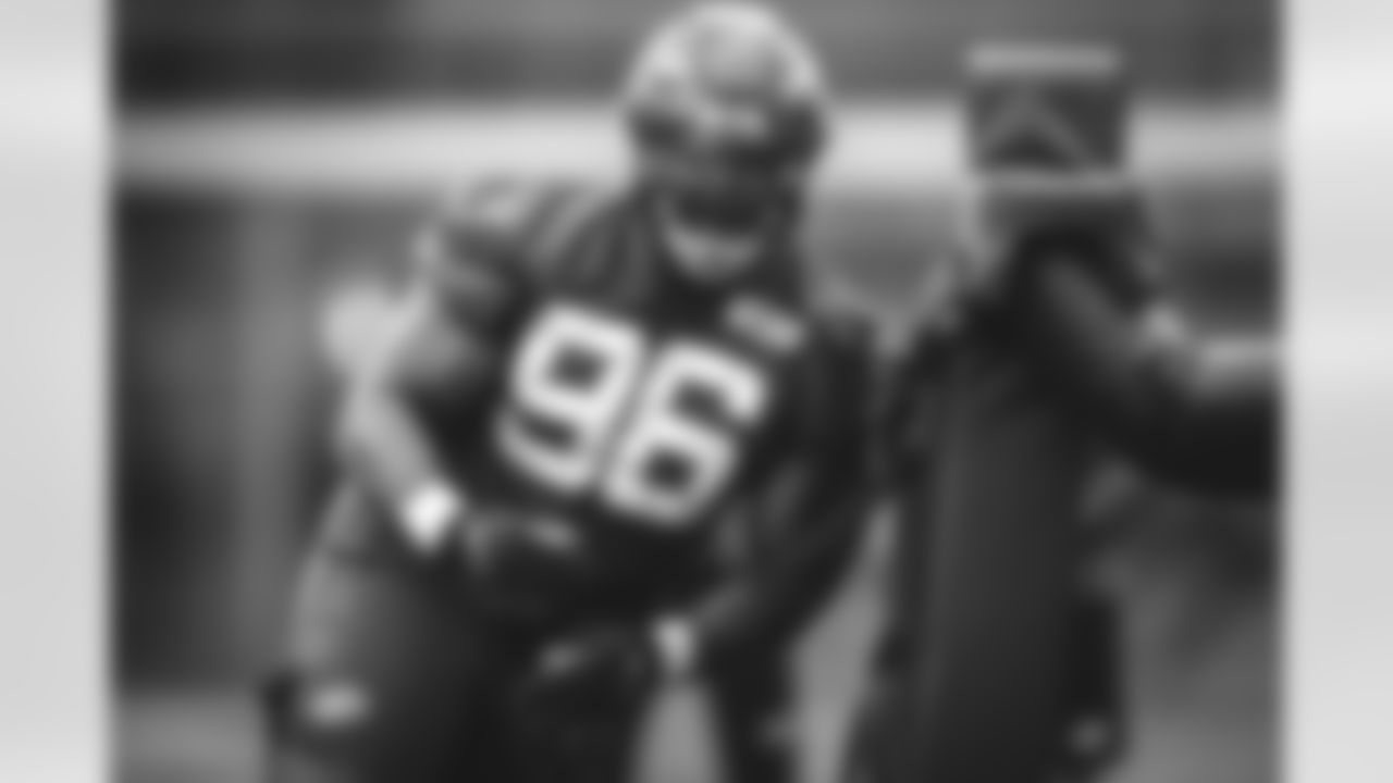 DL Jonathan Marshall
