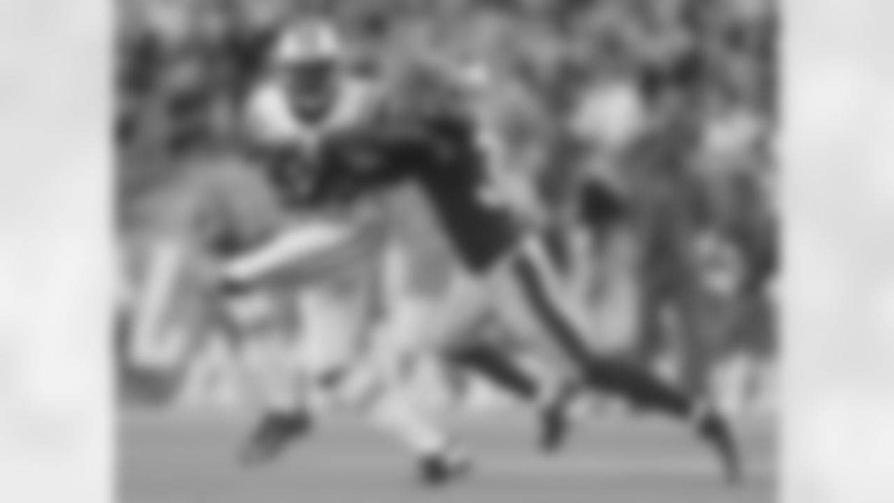 WR Stephen Hill hauled in four catches for 86 yards Week 2 at New England, but in Week 7's matchup he produced just one catch for 17 yards. He's shown that he can be a dynamic receiver when healthy, and the Jets are hoping that his knees hold up for the 2014 season and beyond.