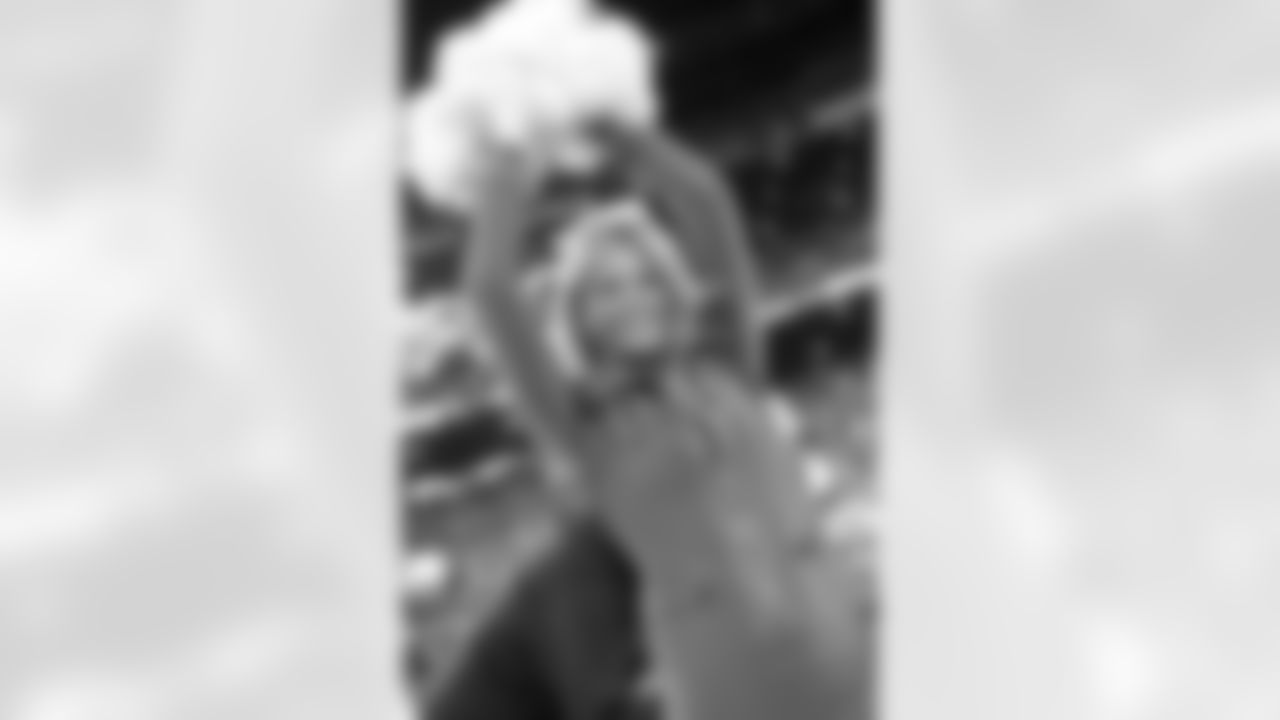 New York Jets Flight Crew: Jets vs Patriots