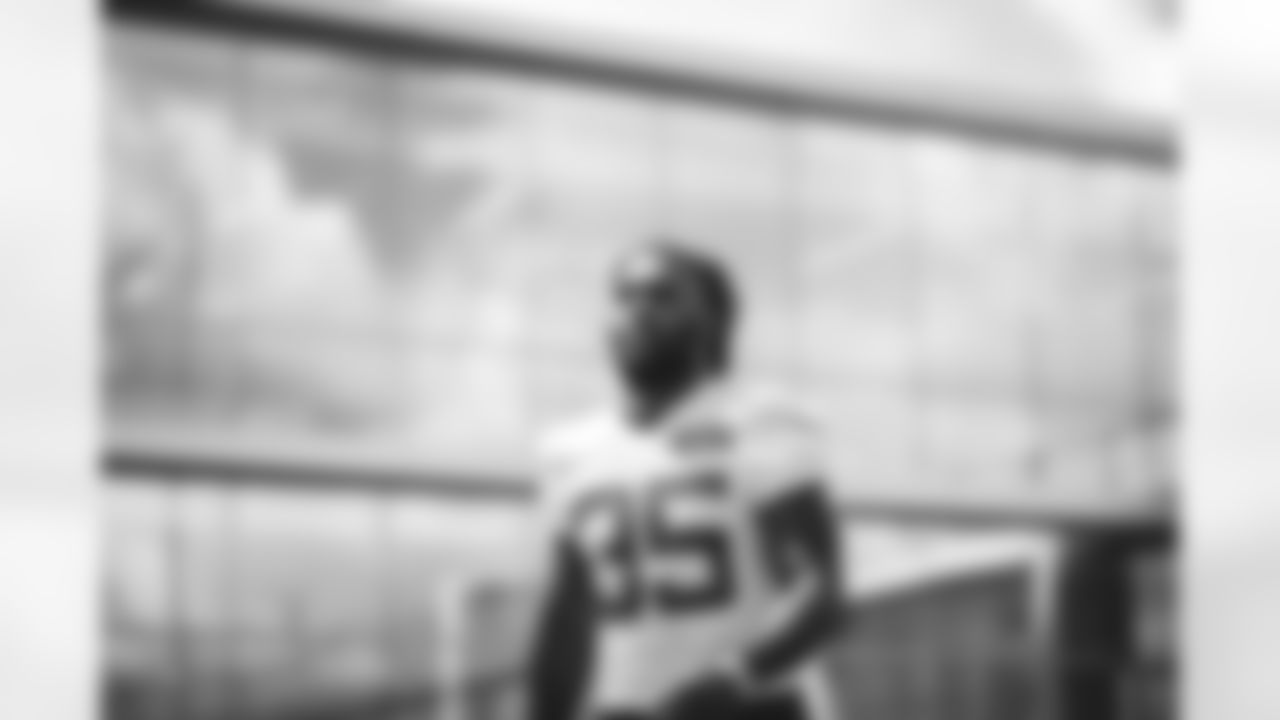 RB Zonovan Knight