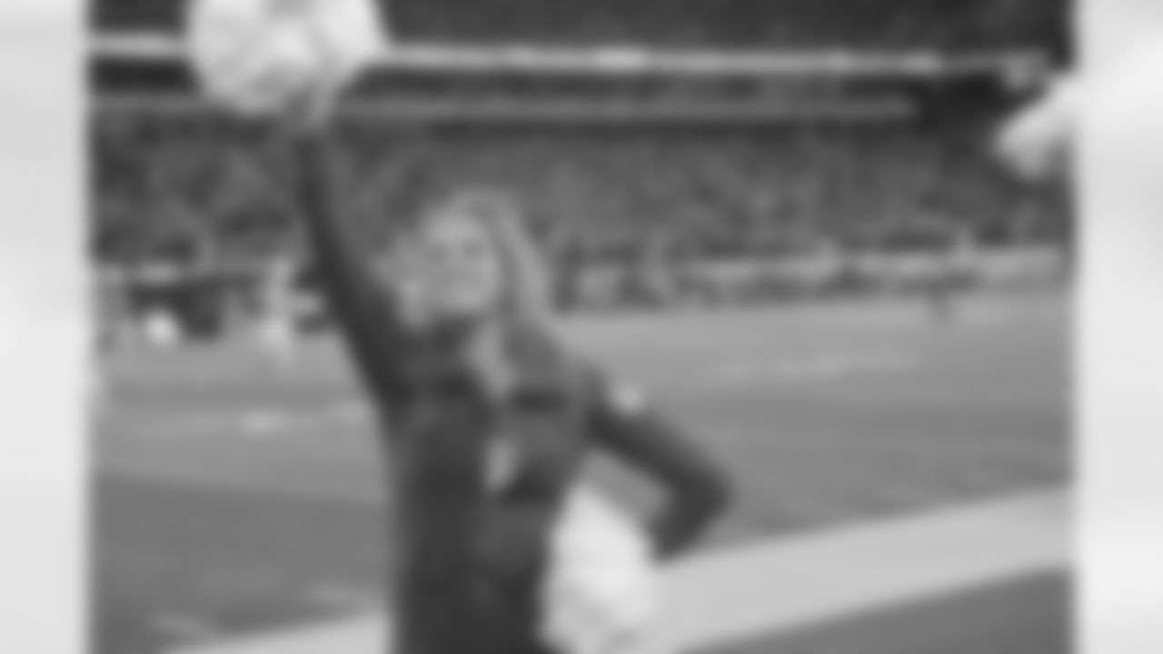 New York Jets Flight Crew: Jets vs Patriots