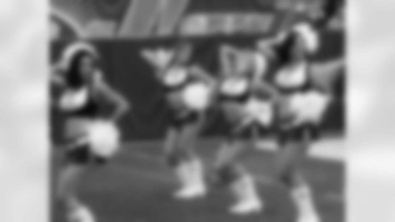 2009 Week 3 - Jets vs Titans Photos