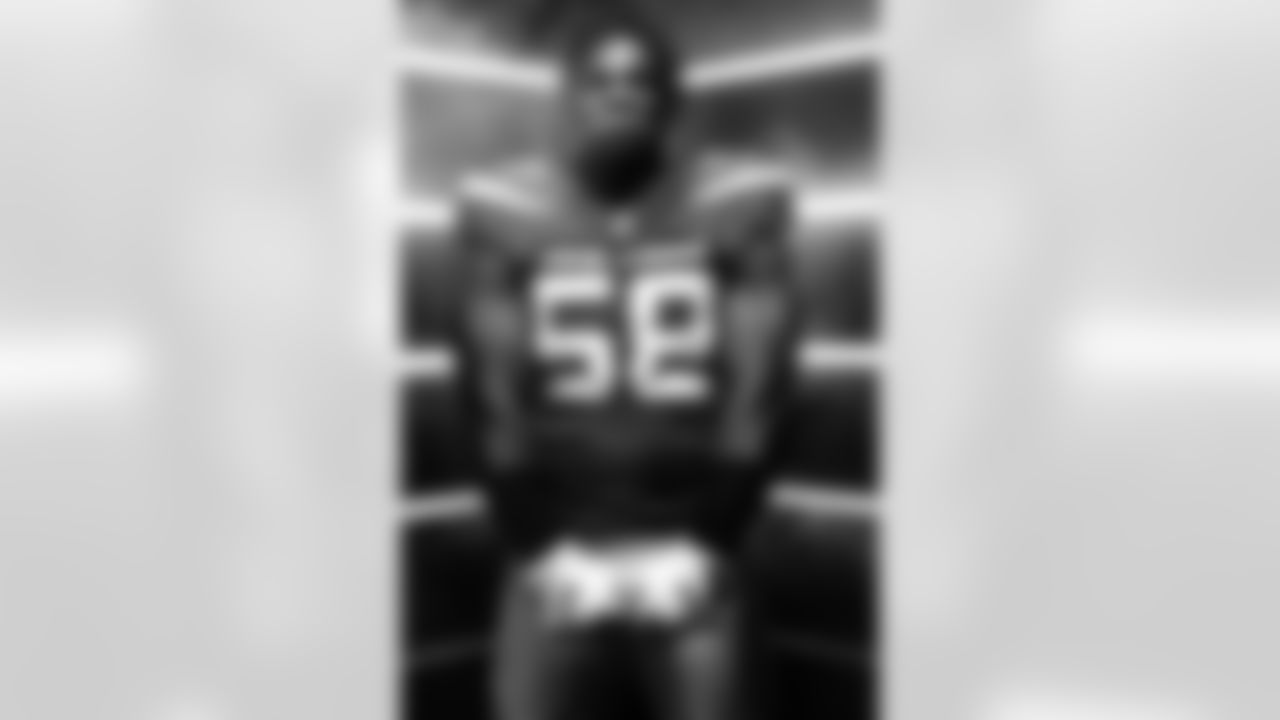 DL Carl Lawson