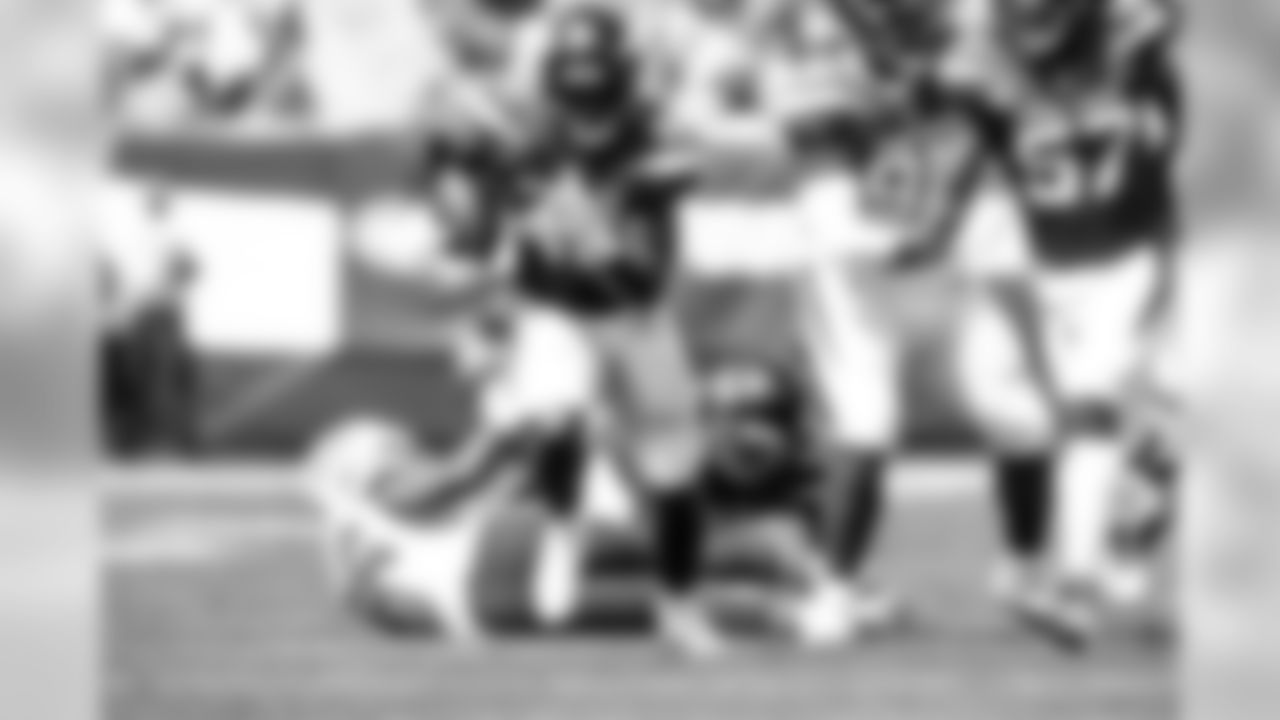 LB Neville Hewitt, Unrestricted Free Agent