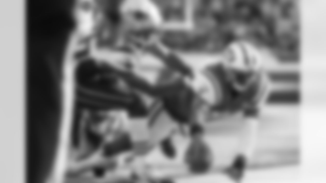 Smith dives out of bounds against the New England Patriots.