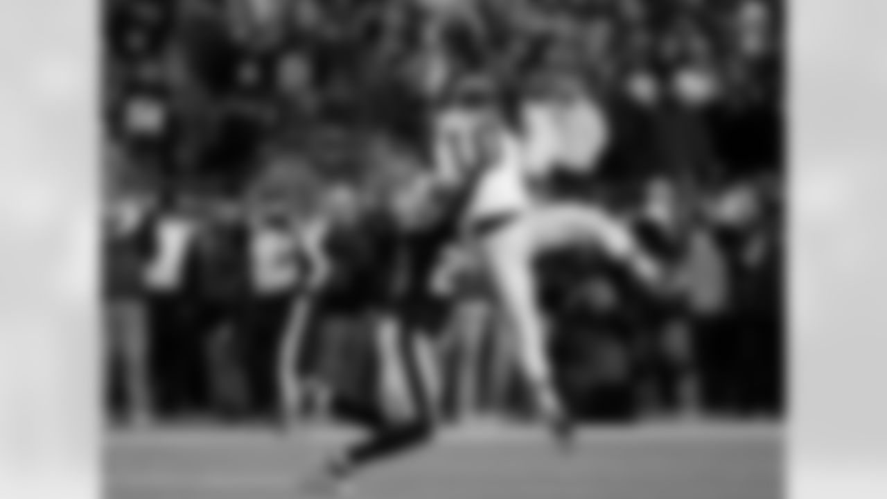 2010 Week 13 Jets vs Patriots Game Photos