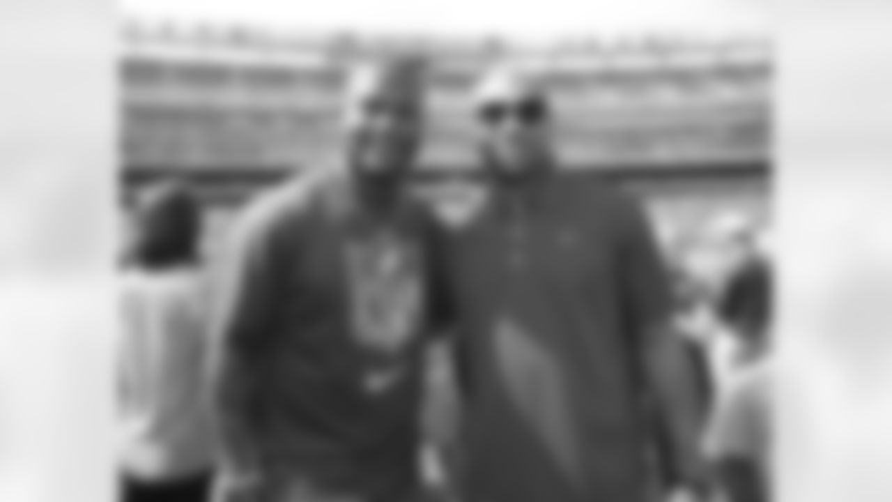 Former NFL fullback Michael Robinson, left, and new New York Knicks head coach Derek Fisher took in MetLife Stadium's pre-game atmosphere before the Jets' tilt against the Lions.