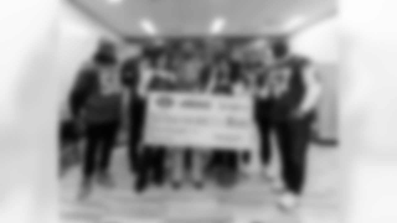 20221122-JETS Food Bank For NYC-15