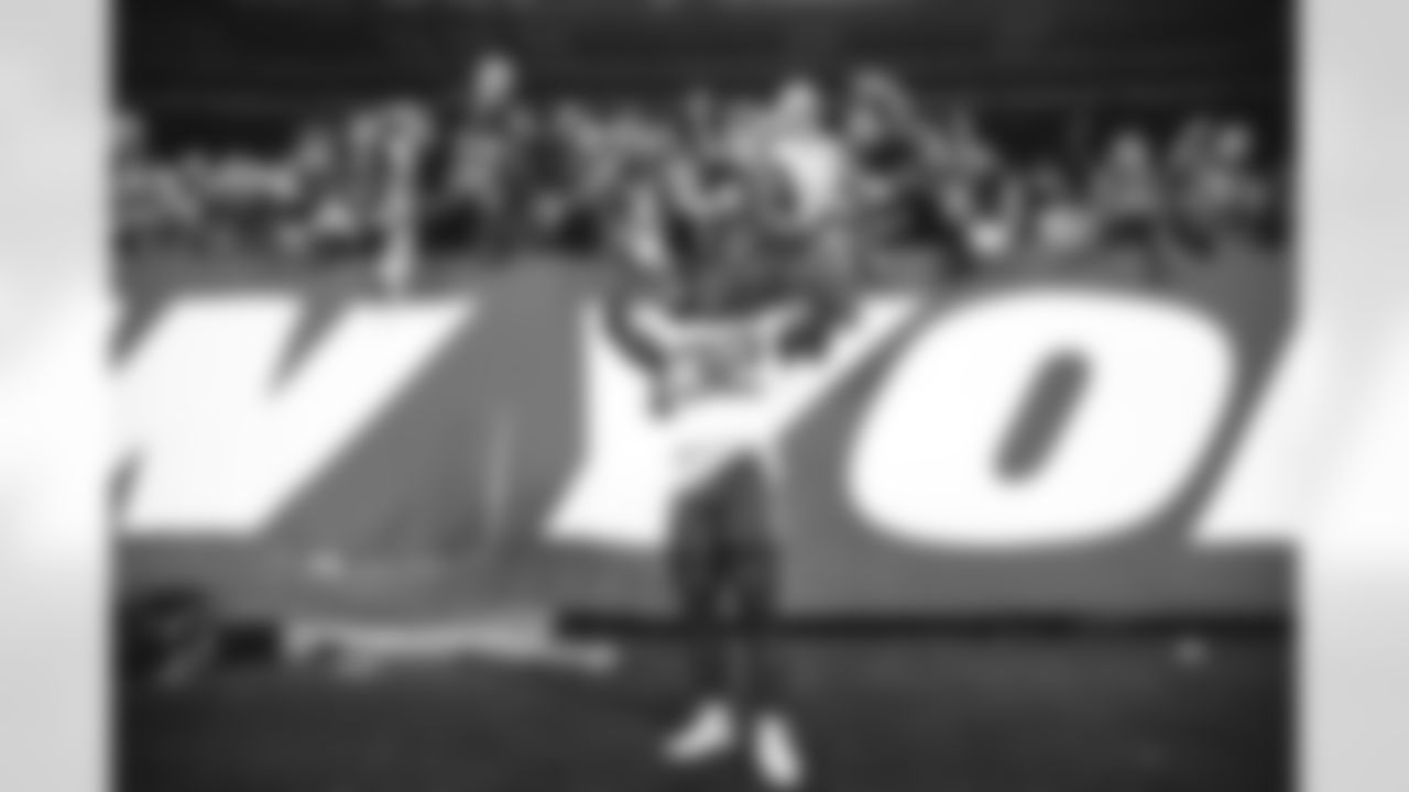 E_SNY30784