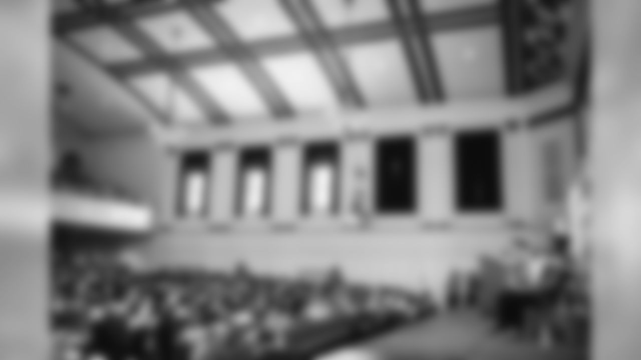E_Sarah__85A6757