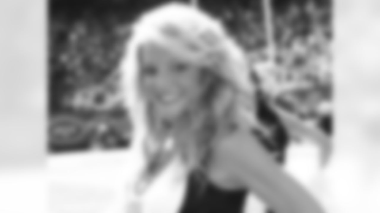 Nicole 2009 Flight Crew Member Photos
