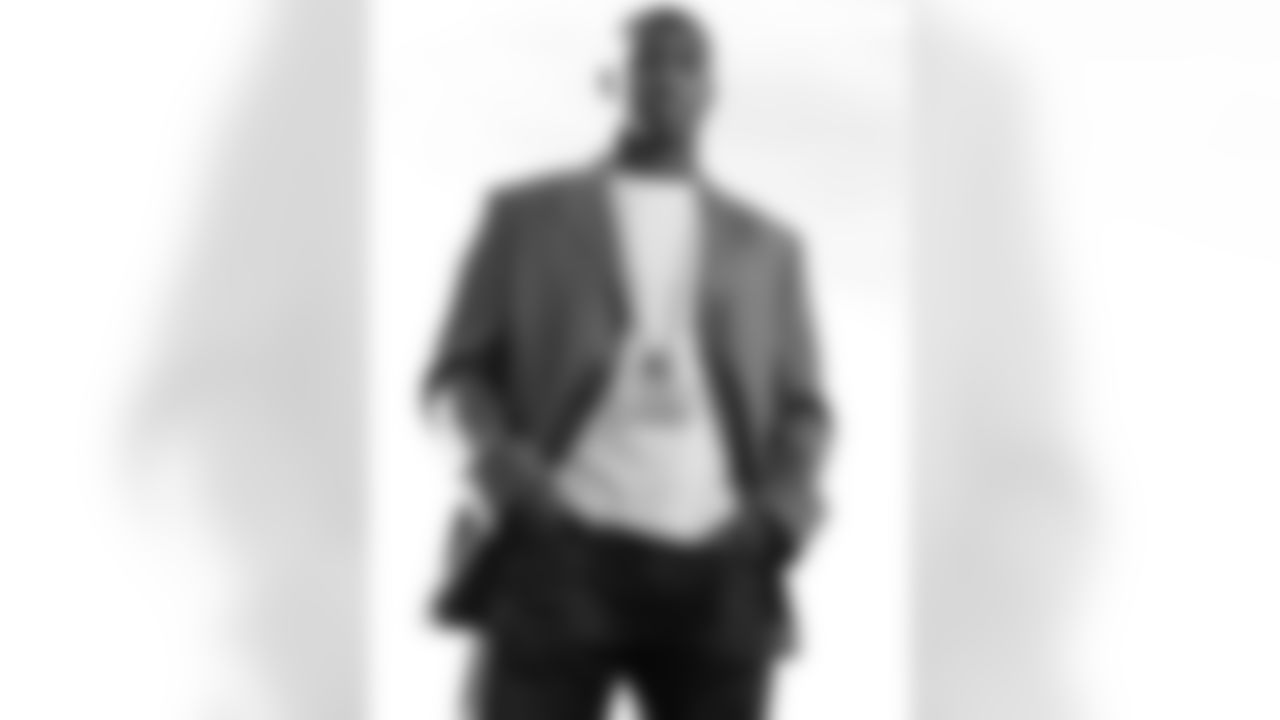 Darrelle Revis 1/10/08 Photo Shoot (Photo by Al Bello/Getty Images)