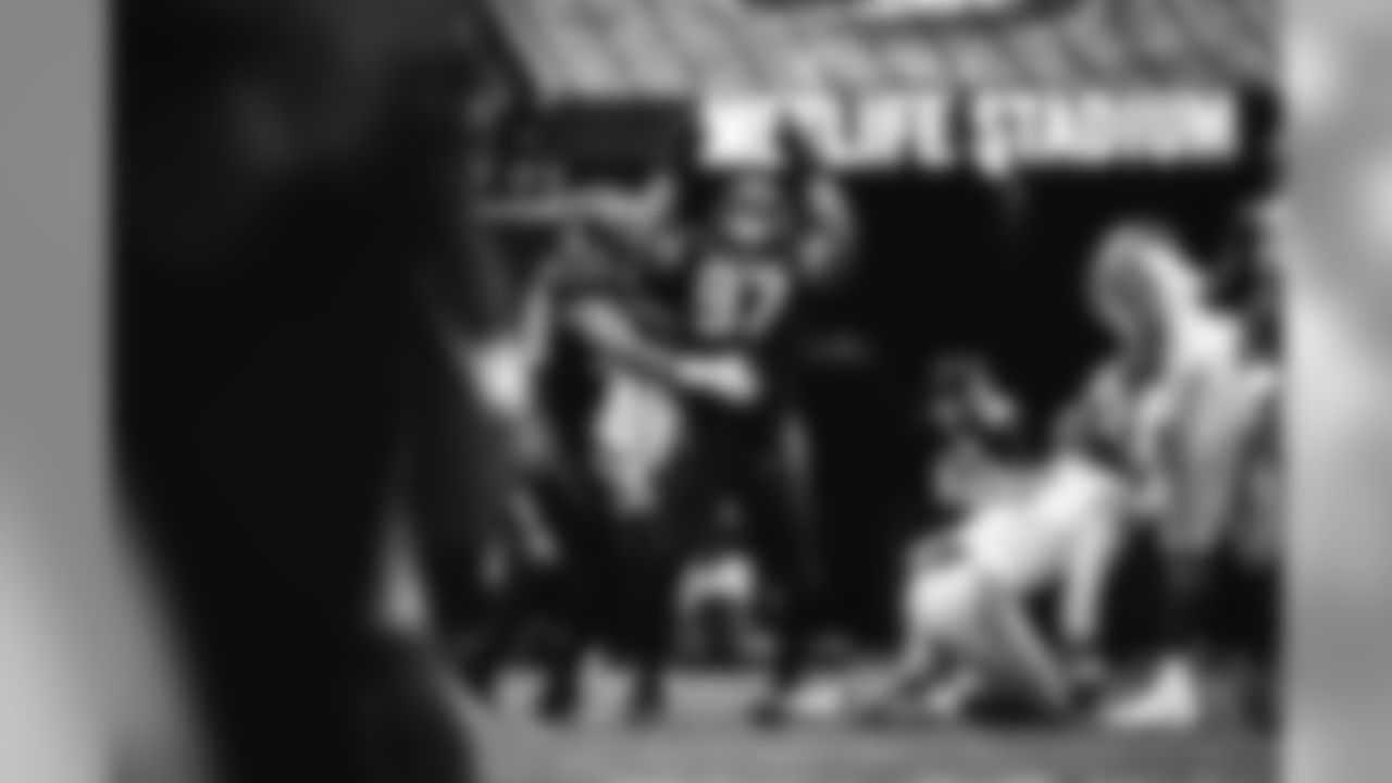 E_SNY_8176