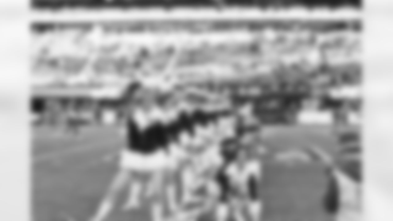 New York Jets Flight Crew: Jets vs Giants