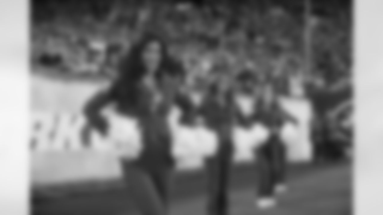 New York Jets Flight Crew: Jets vs Patriots