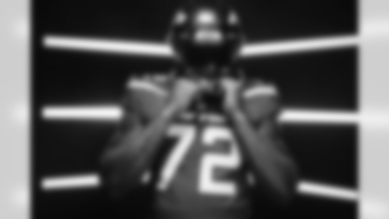 DL Micheal Clemons
